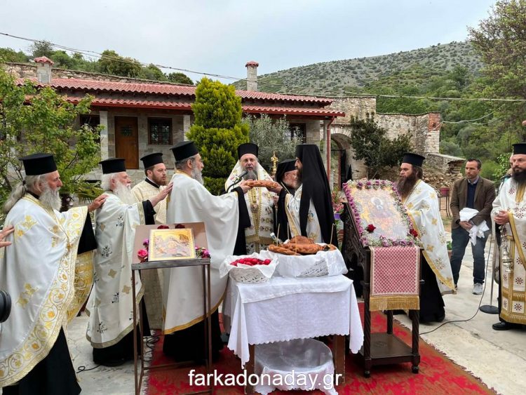 Ο Δεσπότης στην Παναγίτσα για τον Μεθέορτο Εσπερινό