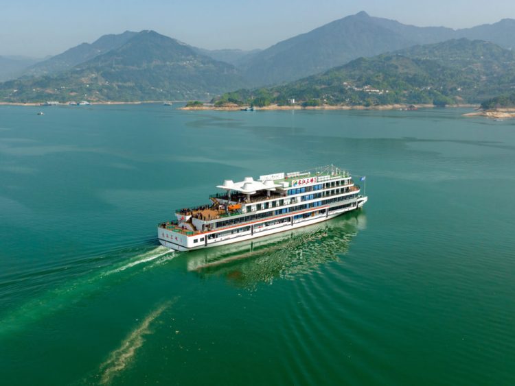 Το μεγαλύτερο ηλεκτρικό κρουαζιερόπλοιο έκανε το παρθενικό του ταξίδι