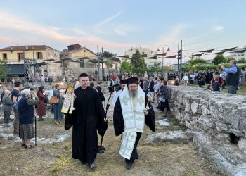 Πλήθος πιστών στον Αρχιερατικό Εσπερινό στη Βασιλική του Αγίου Αχιλλίου