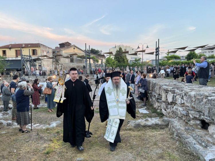 Πλήθος πιστών στον Αρχιερατικό Εσπερινό στη Βασιλική του Αγίου Αχιλλίου