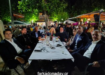 Με μεγάλη επιτυχία η μουσικοχορευτική βραδιά στην Πλατεία της Φαρκαδόνας