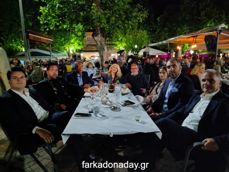 Με μεγάλη επιτυχία η μουσικοχορευτική βραδιά στην Πλατεία της Φαρκαδόνας