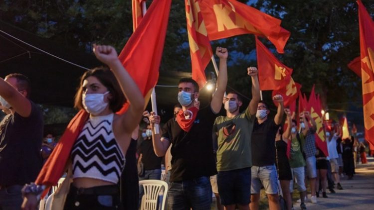 Μόνοι τους και ΟΛΟΙ μας!