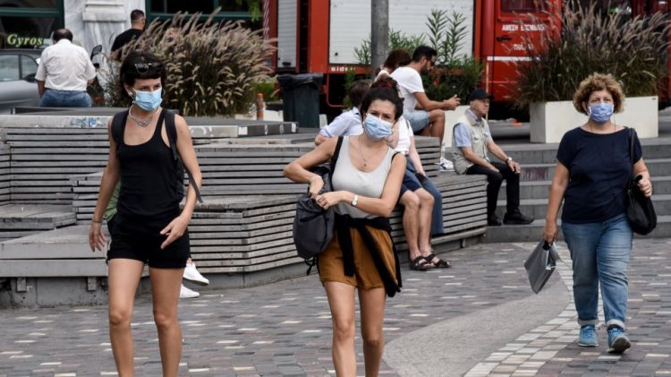 Σήμερα οι αποφάσεις της Επιτροπής για τις μάσκες- Τι αλλάζει για καταστήματα, ΜΜΜ & σχολεία