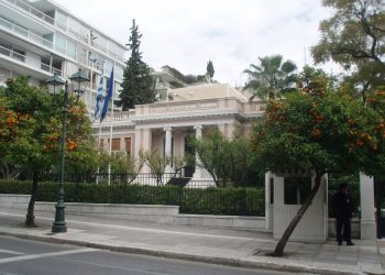 Μαξίμου: Στον «πάγο» ο ανασχηματισμός, «ζεσταίνονται» οι πρόωρες εκλογές -Οι 3+1 προϋποθέσεις