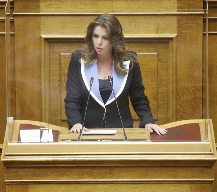 Το κοινοβουλευτικό της ‘’στίγμα’’ άφησε η Παπακώστα στην Ολομέλεια της Βουλής