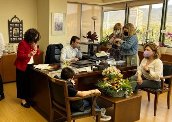 «Πλημμύρισε» από ευχές ο Κώστας Σκρέκας