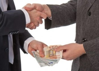 Συνελήφθησαν αντιδήμαρχος, λογιστής και εφοριακός για “φακελάκι”