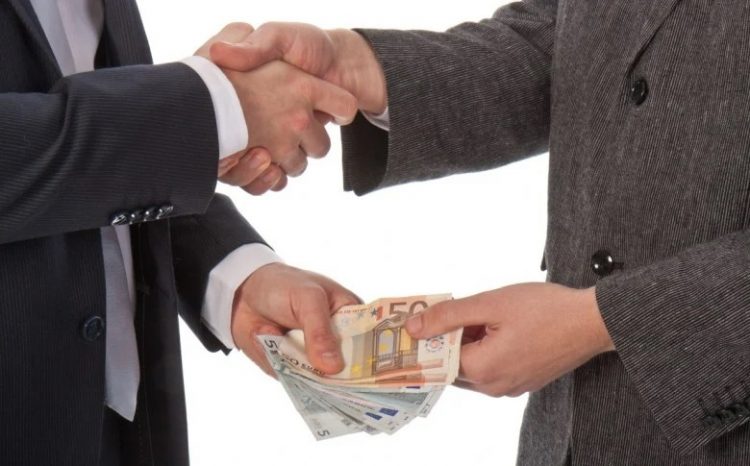 Συνελήφθησαν αντιδήμαρχος, λογιστής και εφοριακός για “φακελάκι”