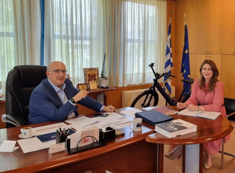 Με επίκεντρο τα Σιδηροδρομικά Δρομολόγια της ΤΡΑΙΝΟΣΕ, η Κ. Παπακώστα στον Υφ. Υποδομών & Μεταφορών