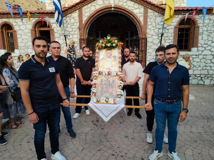 ΦΑΡΚΑΔΟΝΑ | Κλήρος και λαός τίμησαν την Παναγία την Γιάτρισσα και τους Αποστόλους Πέτρο και Παύλο
