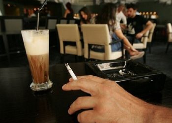 Ξεκίνησαν αυστηροί έλεγχοι για το κάπνισμα στα Τρίκαλα | Βεβαιώθηκαν 9 παραβάσεις
