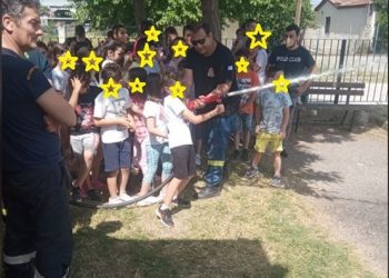 Ενημερωτική δράση από την Πυροσβεστική και την Αστυνομία σε μαθητές του 2ου Δημοτικού Σχολείου Φαρκαδόνας