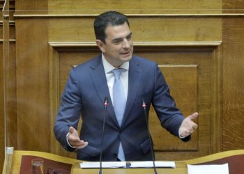 Σκληρή κόντρα Σκρέκα – Τσίπρα για την κατάργηση της ρήτρας αναπροσαρμογής