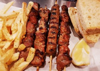 Ένα σουβλάκι έστειλε Λαρισαίο στην εντατική