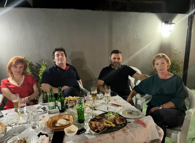 Ενδιαφέρουσα παρέα…
