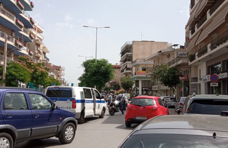 Λάρισα: Γυναίκα παρασύρθηκε από αυτοκίνητο στην Ηρώων Πολυτεχνείου