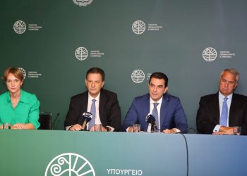 Κώστας Σκρέκας: Προωθούμε άμεσα και μακροπρόθεσμα μέτρα για την εξοικονόμηση ενέργειας στο Δημόσιο