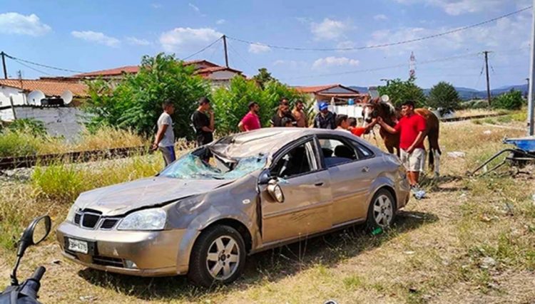 Μετωπική σύγκρουση αυτοκινήτου με… άλογο