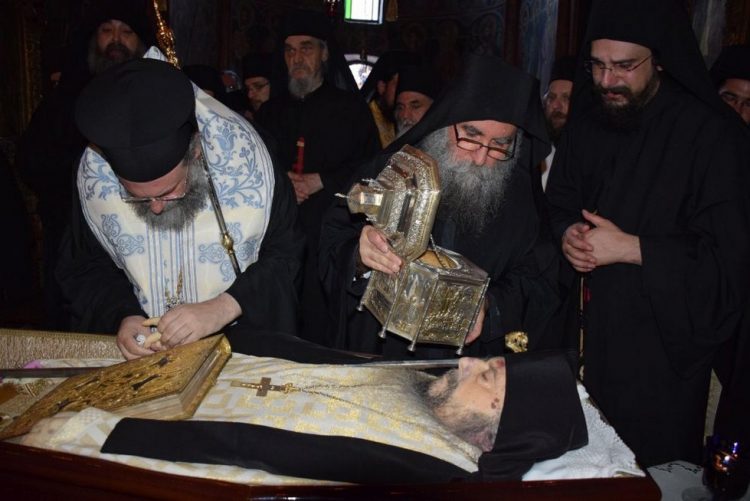 Εξόδιος ακολουθία Καθηγούμενου Ιεράς Μονής Αγίου Βησσαρίωνος Δουσίκου