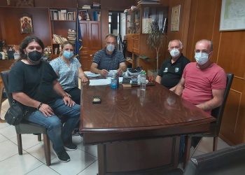 Επίσκεψη του  Δ.Σ του Πολιτιστικού & Μορφωτικού Συλλόγου Παλαιοκαρυας «Ή Γκρόπα» στον Χρήστο Μιχαλάκη
