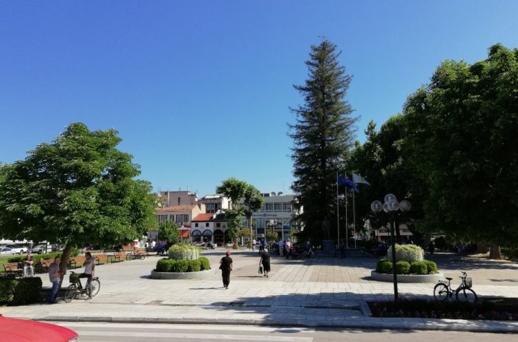 160 νέα κρούσματα κορονοϊού σήμερα στα Τρίκαλα και 616 στη Λάρισα