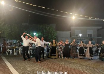 Χέρι  χέρι  Μεριβάκης – Πρόεδρος Κλοκοτού…
