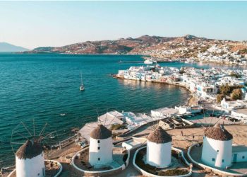Μύκονος: Νοικιάζουν εκκλησίες λόγω έλλειψης δωματίων