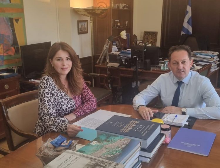 Η Παπακώστα στον Αν. Υπουργό Εσωτερικών για ζητήματα των Παλιννοστούντων της Φαρκαδόνας και των Σεισμοπαθών
