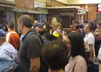 «Συγγνώμη» από την Hellenic Train μετά την ταλαιπωρία ωρών για εκατοντάδες επιβάτες