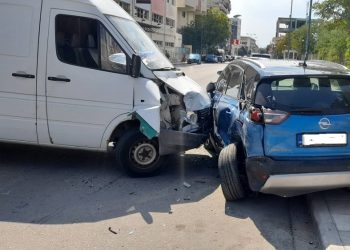 Τροχαίο μπροστά στο γενικό Νοσοκομείο Λάρισας -Τραυματίστηκε κοριτσάκι