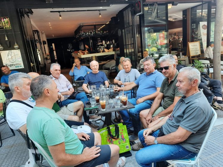 Καφεδάκι με φίλους