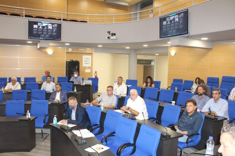 Ολοκληρώνονται οι εργασίες αποκατάστασης στο νέο δρόμο του κυκλικού κόμβου Διαλεχτού Τρικάλων – Σε εξέλιξη η εγκατάσταση του οδοφωτισμού