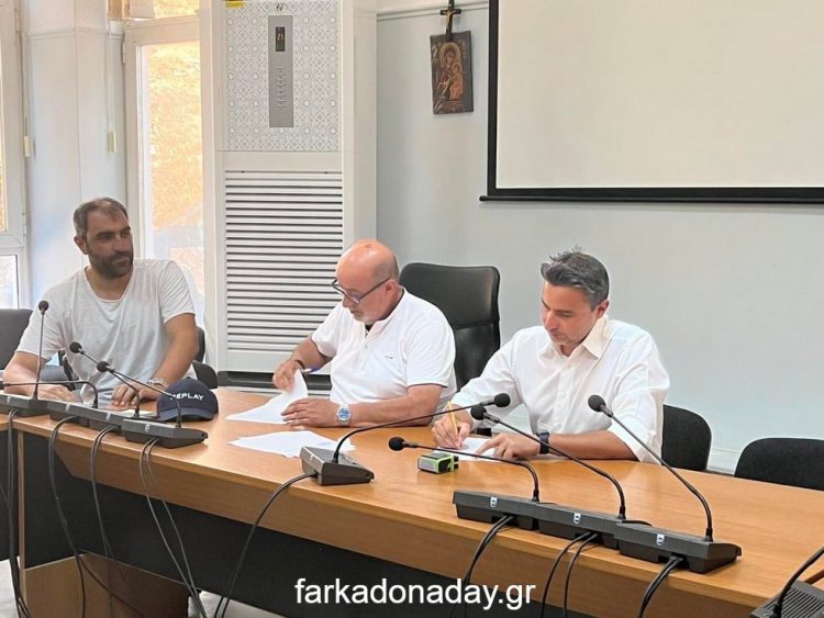 Ξεκινάνε οι κατεδαφίσεις «κόκκινων» κτιρίων στον Δήμο Φαρκαδόνας