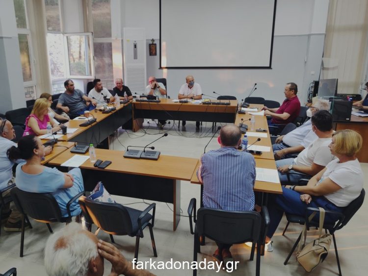 Αναβλήθηκε λόγω μη απαρτίας η συνεδρίαση του Δημοτικού Συμβουλίου Φαρκαδόνας