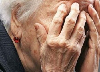 Προσποιούμενος υπάλληλο της ΔΕΗ βούτηξε 20.000 ευρώ από ηλικιωμένη