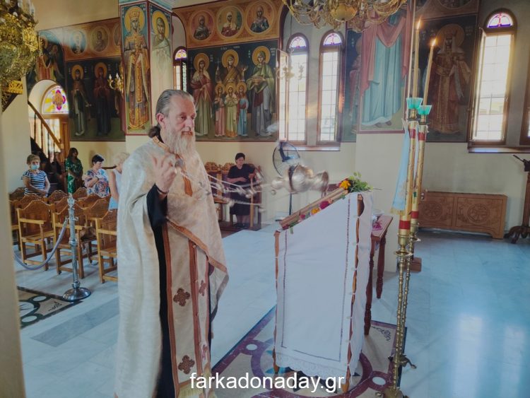 Καθημερινές Παρακλήσεις προς τον Υπεραγία Θεοτόκο στην Φαρκαδόνα