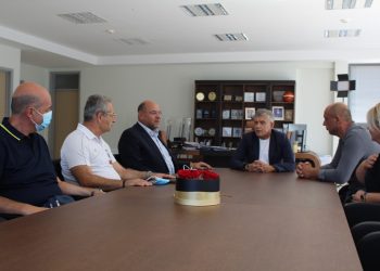 Η προμήθεια νέων ασθενοφόρων επί τάπητος στη συνάντηση Αγοραστού – Προέδρου του ΕΚΑΒ