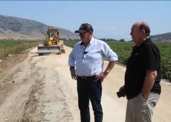 Αναδείχθηκε προσωρινός μειοδότης για την ασφαλτόστρωση αγροτικών δρόμων του Δήμου Φαρκαδόνας