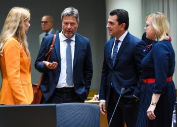 Κώστας Σκρέκας από Βρυξέλλες: «Στηρίζουμε νοικοκυριά και επιχειρήσεις – Η Ευρώπη δεν θα υποκύψει στον ρωσικό εκβιασμό»