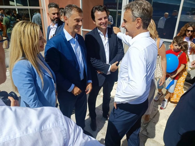 Τα εύσημα του Μητσοτάκη στον  Βλαχογιάννη junior