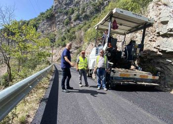 Συνεχίζονται οι εργασίες ασφαλτόστρωσης από την Περιφέρεια Θεσσαλίας