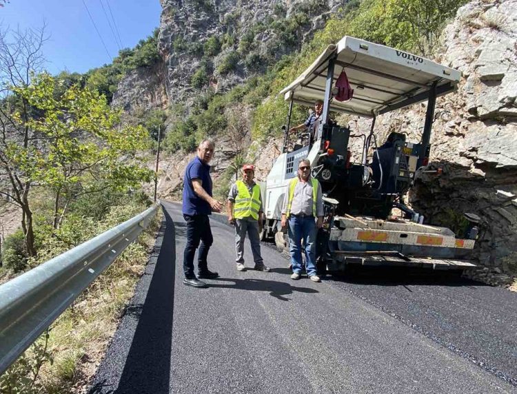 Συνεχίζονται οι εργασίες ασφαλτόστρωσης από την Περιφέρεια Θεσσαλίας