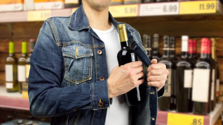 Συνελήφθη κλέφτης με αδυναμία… στα ποτά!