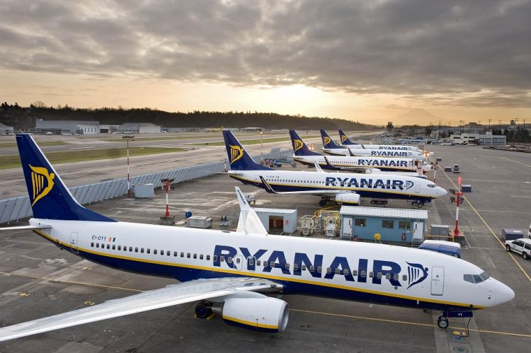 Ryanair: Κλείνει τη βάση της στην Αθήνα για τον χειμώνα – Οι λόγοι