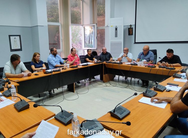 Ομαλά και χωρίς «παρατράγουδα» ολοκληρώθηκε το Δημοτικό Συμβούλιο του Δήμου Φαρκαδόνας