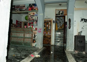 Aστυνομική επιχείρηση εκκένωσης υπό κατάληψη κτιρίου στη Λάρισα