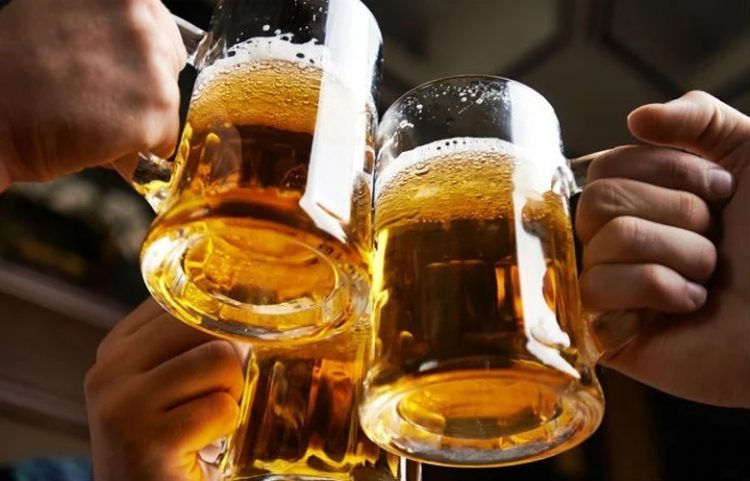 Και πίνω μπύρες πίνω μπύρες…