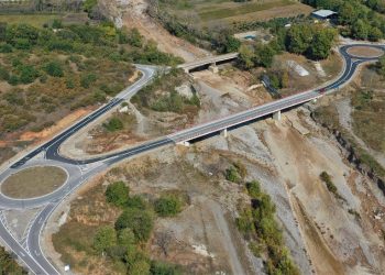 Η νέα γέφυρα και οι δύο κυκλικοί κόμβοι που κατασκεύασε η Περιφέρεια στα Τρίκαλα (ΒΙΝΤΕΟ)
