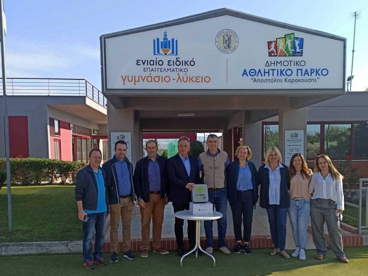 Αυτόματος απινιδωτής στο Ειδικό Επαγγελματικό Γυμνάσιο – Λύκειο με πρωτοβουλία της Περιφέρειας